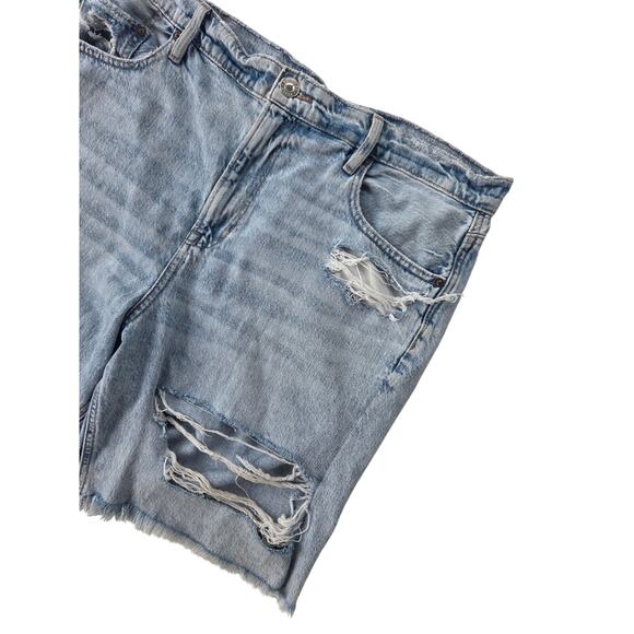 American Eagle Ladies' Low-Rise Denim Baggy Skater Shorts sz 14 Destroyed Grunge - Picture 2 of 6